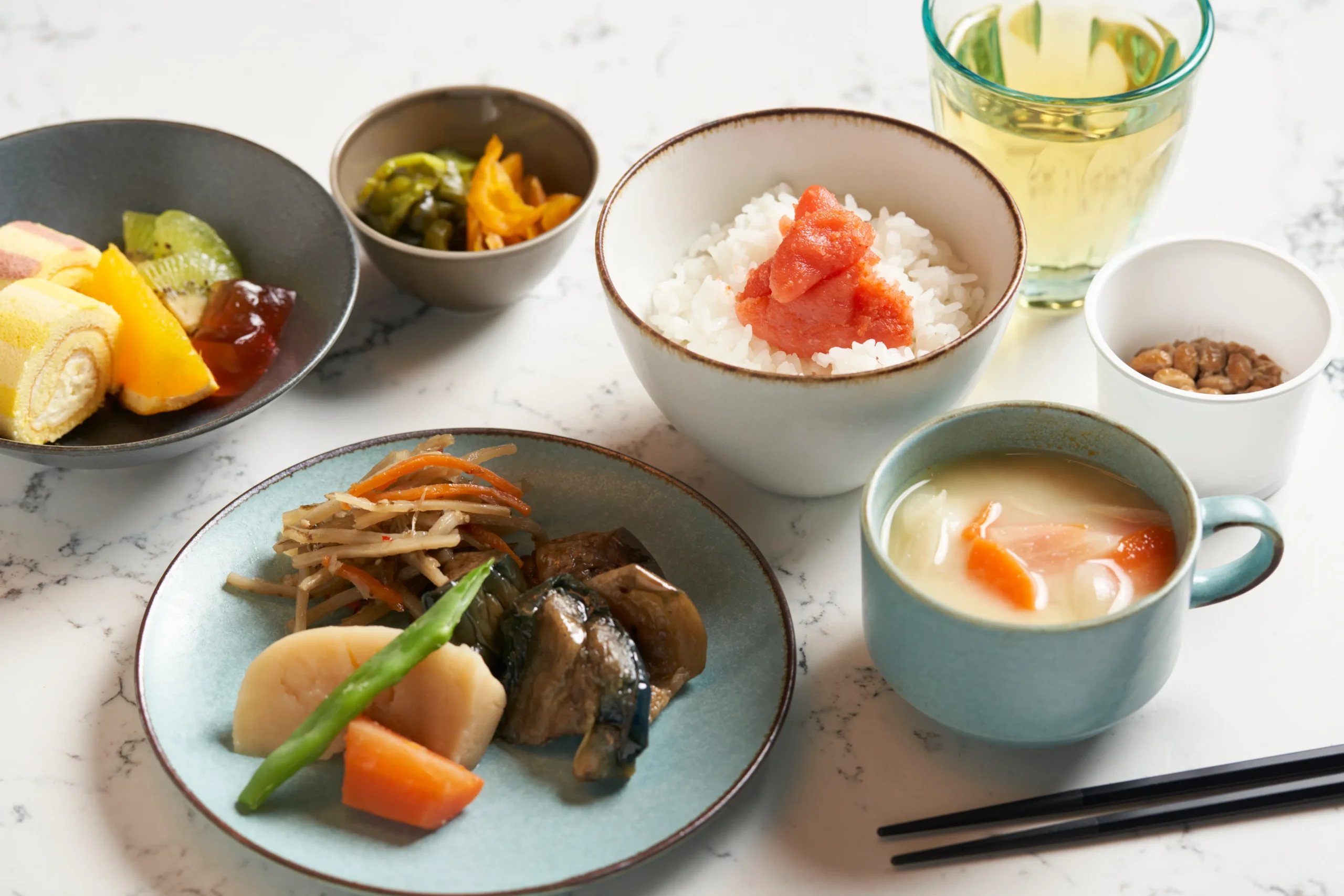 一日の始まりは充実した朝食ビュッフェから。好きなものをお好きなだけ。